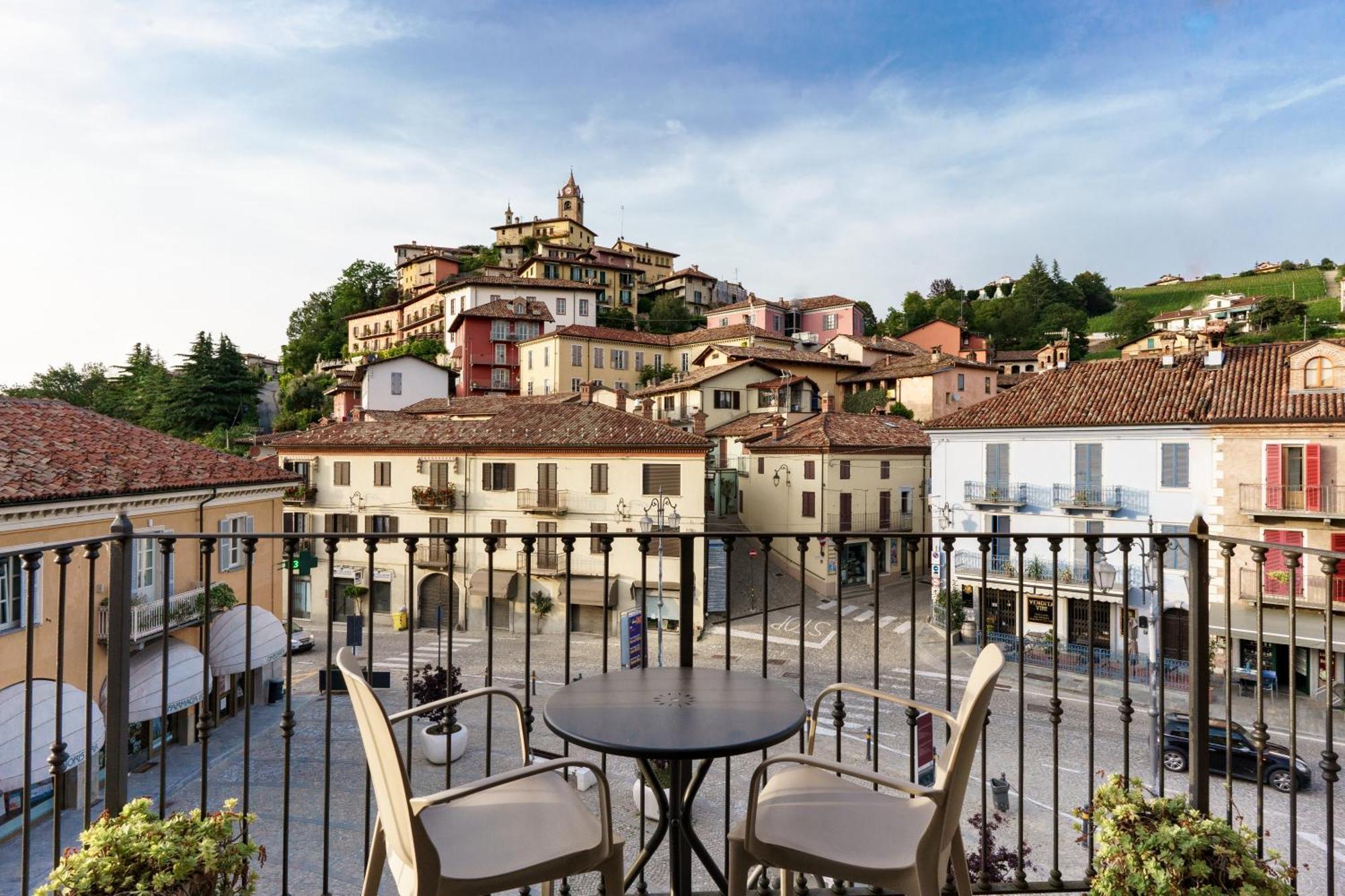 Hotel Il Grappolo D'Oro Monforte dʼAlba Exterior foto