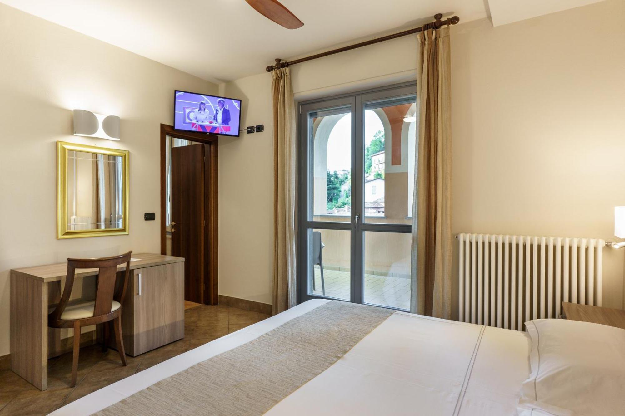 Hotel Il Grappolo D'Oro Monforte dʼAlba Exterior foto