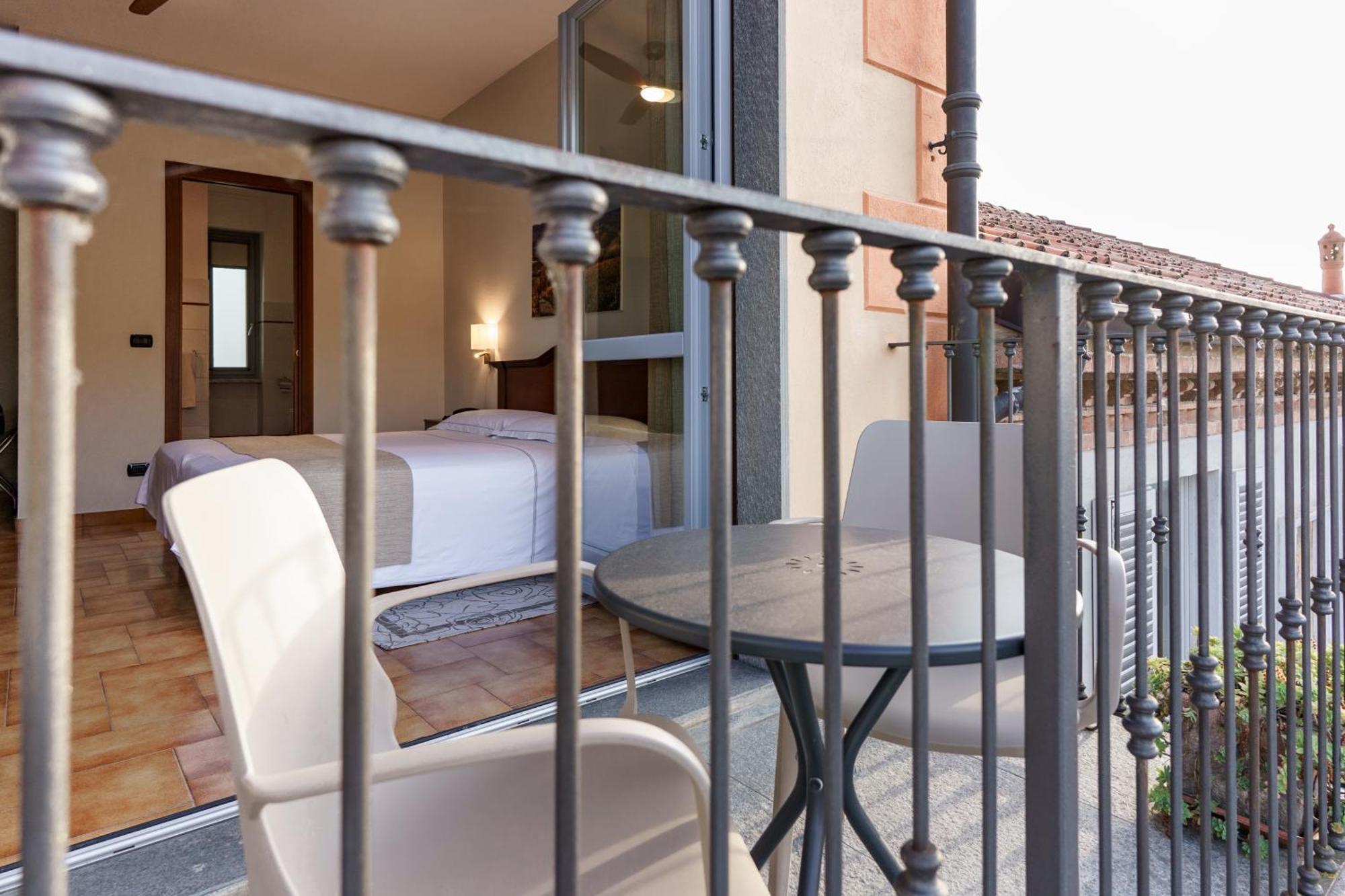 Hotel Il Grappolo D'Oro Monforte dʼAlba Exterior foto
